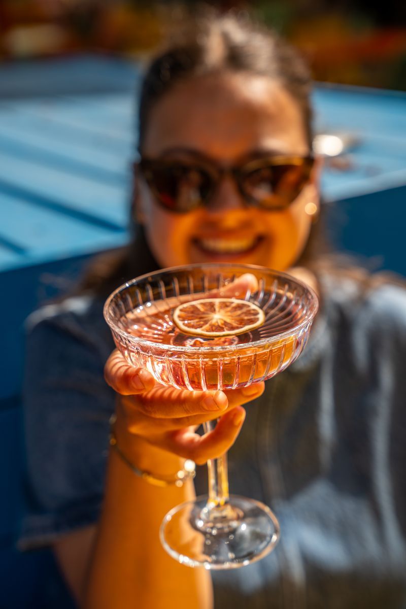 Bunt Bar Feldkirch, Cocktail wird gereicht