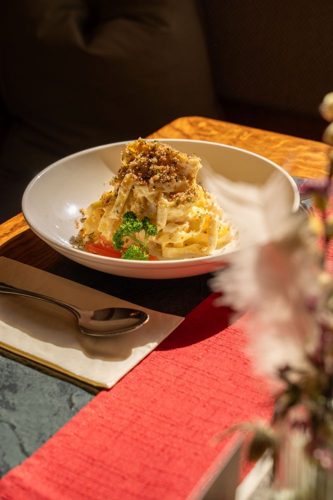 Pasta mit Kräutern und Parmesan-Crunch, Braugast Kreuz Frastanz