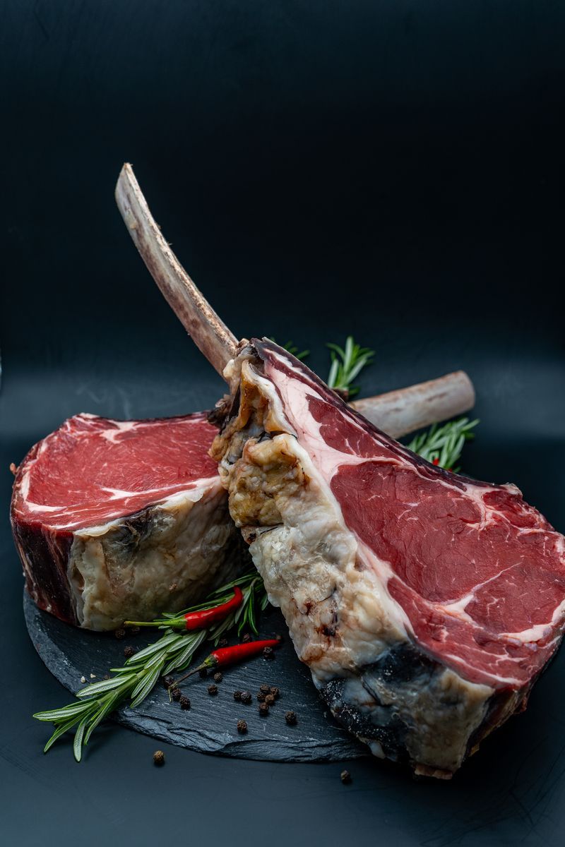 Tomahawk-Steak mit Kräutern, Schöch's Meathouse